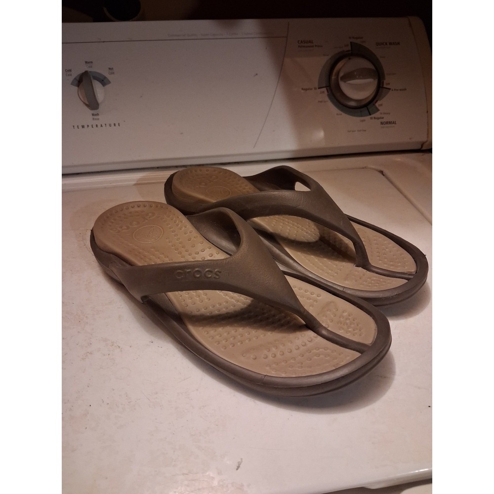 Crocs Flip Flops Sandals Men's Size 10/12 Brown